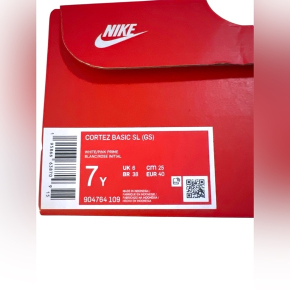 Nike White and Pink Classic Sneakers NWT - Picture 11 of 11